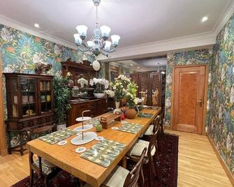 Ailim House Serviced Cottage Escape, around the corner from the Old Course - St. Andrews - Dining room