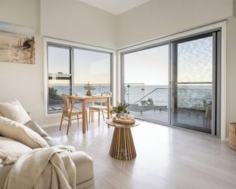 Coastal Indulgence Water Views Romantic - Kiama - Wohnzimmer