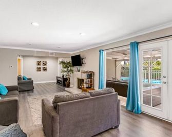 Anaheim Dream Haven-disneyland Pool Foosball - Anaheim - Living room