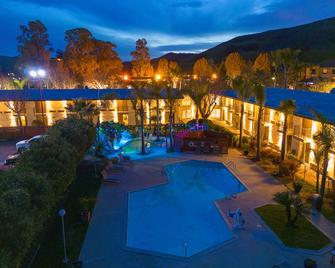 Hotel Calle Joaquin - San Luis Obispo - סן לואיס אוביספו - בריכה