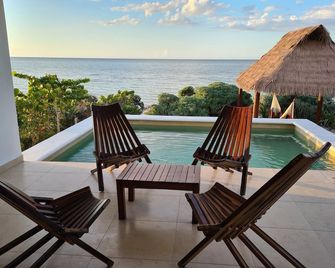 Escape to Paradise, Minimalist 4-BR Beachfront: 300 Mbps with amazing views - Chicxulub Puerto - Balcony