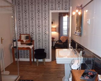 Les Belles de Mai guesthouse - Pontorson