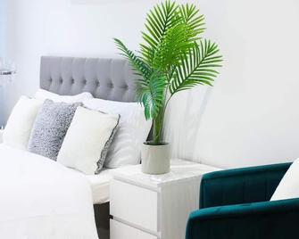 Guthrum Place 3 Bedrooms Luxury Apts Royal Wharf Dockland Gallions Reach Dlr Stn - London - Bedroom