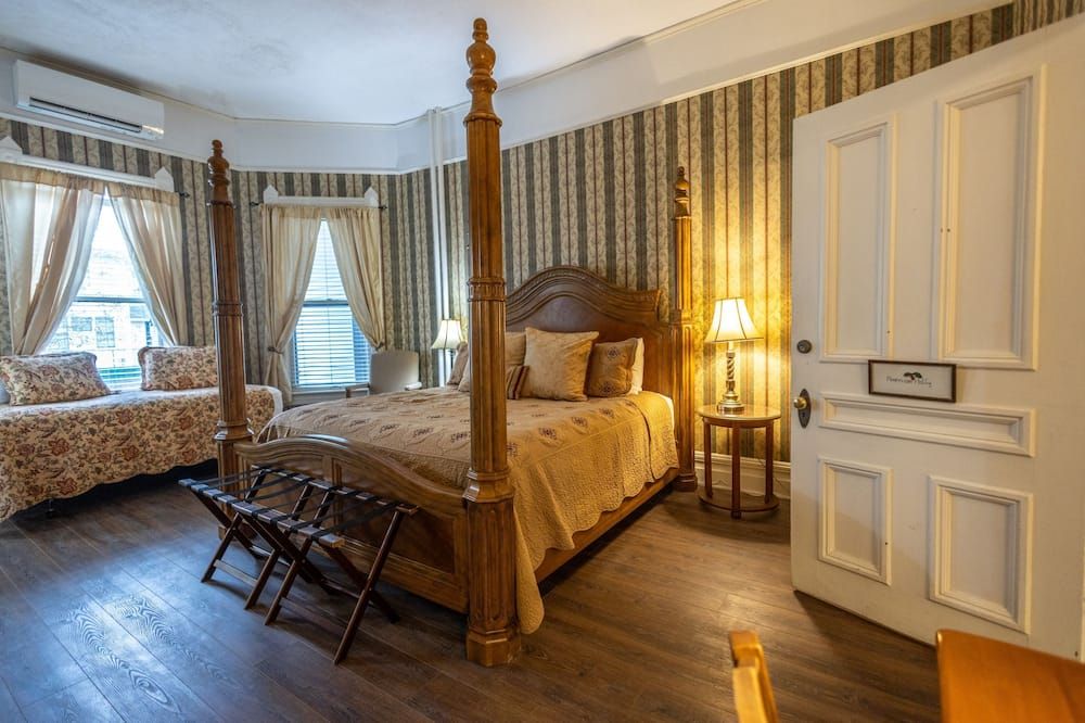 1898 Waverly Inn - Hendersonville