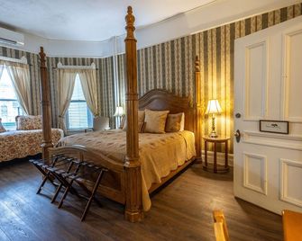 1898 Waverly Inn - Hendersonville