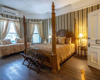 1898 Waverly Inn - Hendersonville