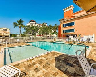 Gulf View & Activities Stylish Madeira Beach Condo Mb1404 - Madeira Beach - Pool