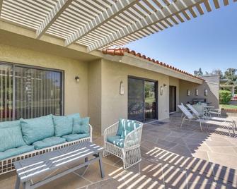 Golf Course View and Pool Access Palm Desert Condo - Palm Desert - Patio