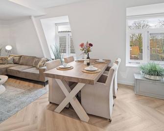 Unique Penthouse Near City Center And Park - Roosendaal - Essbereich