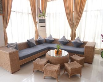 هوتل سيدني - يانغون - غرفة معيشة