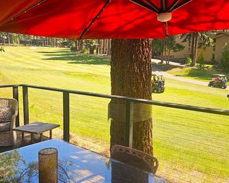 New Listing! Charming 3-bedroom cabin on Golf Course in lovely Incline Village - Incline Village - Patio