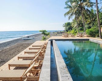 Beachfront Glamping - Escape in Nature - Kubu - Pool
