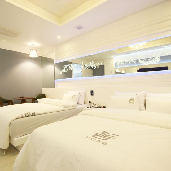 Dom Hotel image 1
