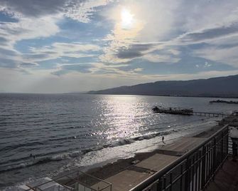 Kutlugun Sahil Otel - Akçay
