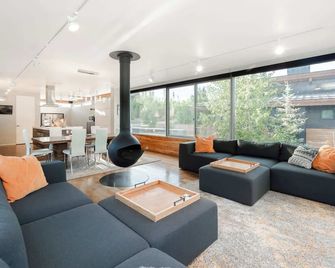 Luxury Riverfront Chalet - Winter Park - Salon