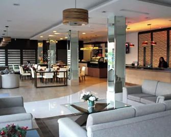 Casablanca Suites Near Airport - Legazpi City - Lobby