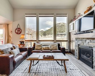 Newly Built Estes Park Townhome, 2 Miles To Rmnp! - Estes Park - Sala de estar