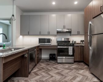Yugo Guest Suites - Urbana - Kitchen