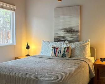 Apple Avenue Flat in Wrightwood - Wrightwood - Bedroom