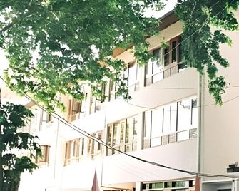 Hotel Ahdoo's - Srinagar - Gebouw