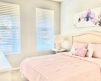 Luxury 4 bedroom single family home located in a decent neighborhood - Parker - Bedroom