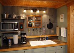 Pet and family friendly with a cabin feel - North Conway - Kitchen