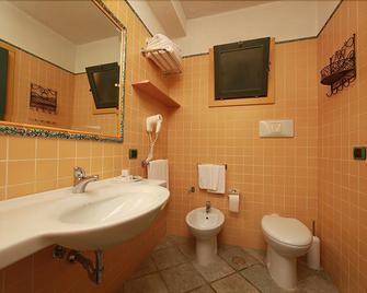 Valle Di Mare Country Resort - Fontane Bianche - Bathroom