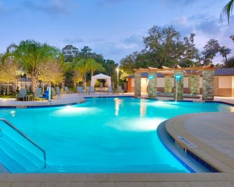 Holiday Inn Express & Suites Gainesville I-75 By IHG - Gainesville - Piscine