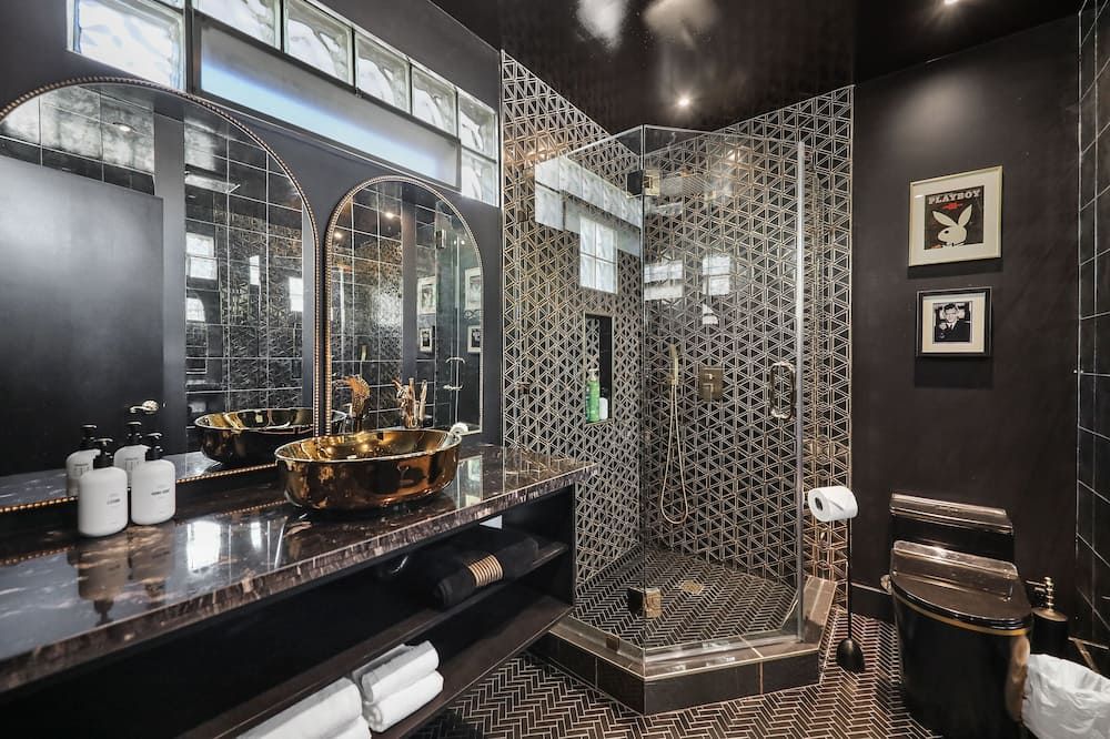 Bathroom view of The Velvet Rope Ps