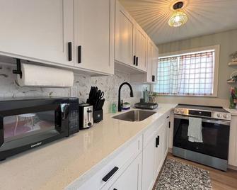 Tranquil Ground Floor Unit Central Honolulu w/ AC - Honolulu - Cuina