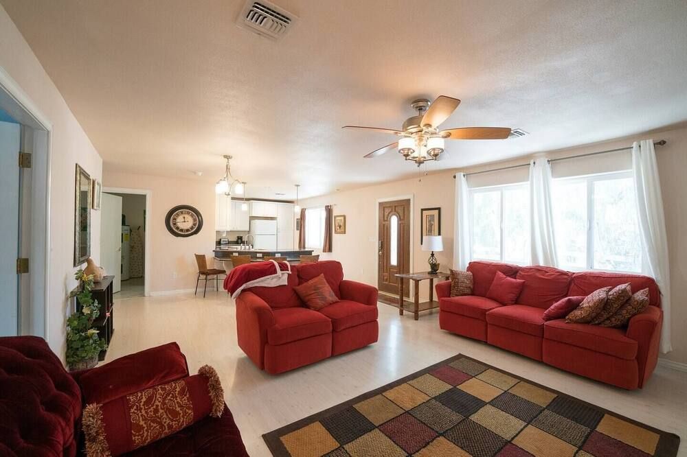 Great Value Cozy cottage near EAC ~ Gila Valley - Thatcher - Living room