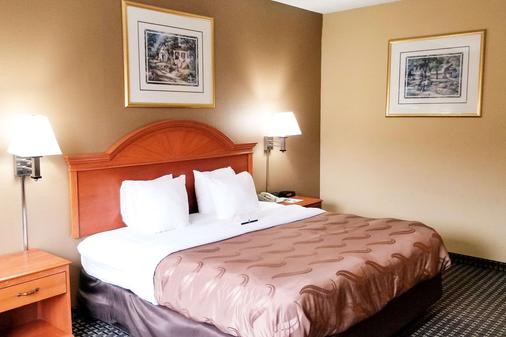 Quality Inn Suites Cincinnati Sharonville Rm 292 R M 4 1 6