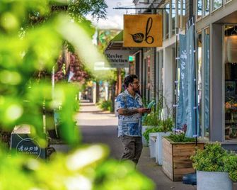Stay Portland - The Tiny Farmhouse on Alberta - Portland