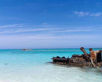 1 bedroom 1 bathroom beach house, beach right at your door steps - Steventon - Playa