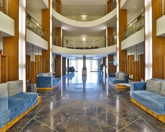 Palette - Hotel Ocean Inn - Daman - Lobby