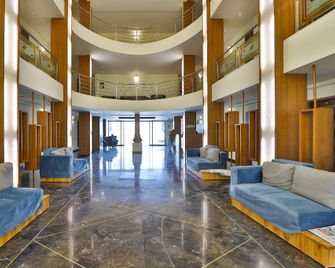 Palette - Hotel Ocean Inn - Daman - Lobby