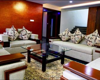 Hotel Hills - Yelagiri - Living room