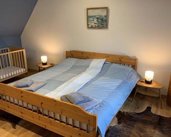 The '11', family house (3 bedrooms), D-Day beaches - golf - cycling - fishing - Aure-sur-Mer - Bedroom