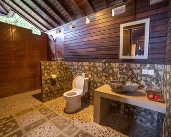 Kibata Boutique Hotel Lembongan - נוסה פנידה - חדר רחצה