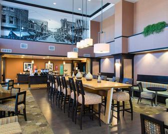 Hampton Inn & Suites Danville - Danville - Рецепція
