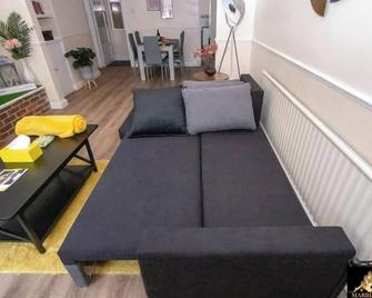 Family house in Farnborough - Farnborough - Living room