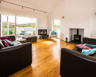 Ross House (What a Sea View!) - Gairloch - Living room