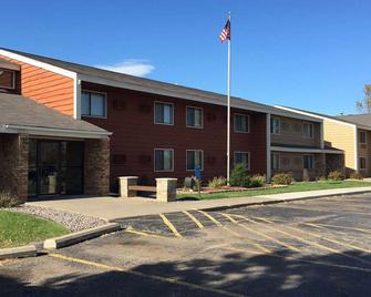 AmericInn by Wyndham Forest Lake - Forest Lake - Building