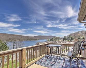 Deep Creek Lake Townhome with Deck and Water Views - Oakland - Balcony