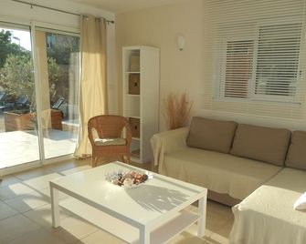 House with garden - Bize Minervois - Huiskamer
