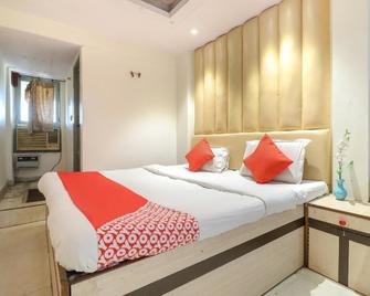 OYO Flagship Hotel Prem Chunaria - Morādābād - Bedroom
