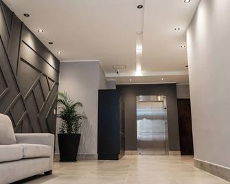 Rentup Suites Salta - Salta - Lobi