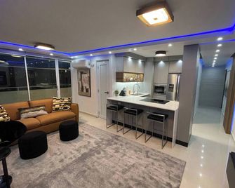 Luxury Ph-Apt Best Location Views Wi-Fi,w D - San Juan