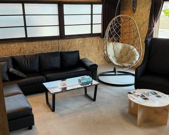 Oceanfront! A renovated old house with a great view from the second floor terrace. - Iwakuni - Living room
