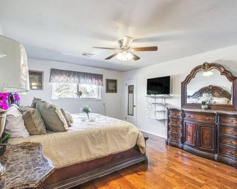 3 Mi to Diamond Ballroom: Home w/ Fenced Yard! - Oklahoma City - Bedroom